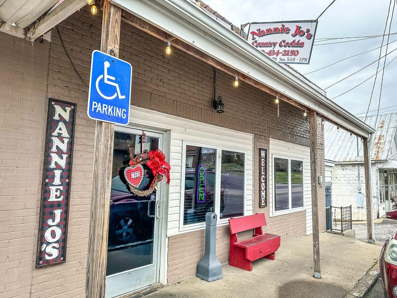 Nannie Jo’s Country Cookin’ in Fountain Run, Kentucky