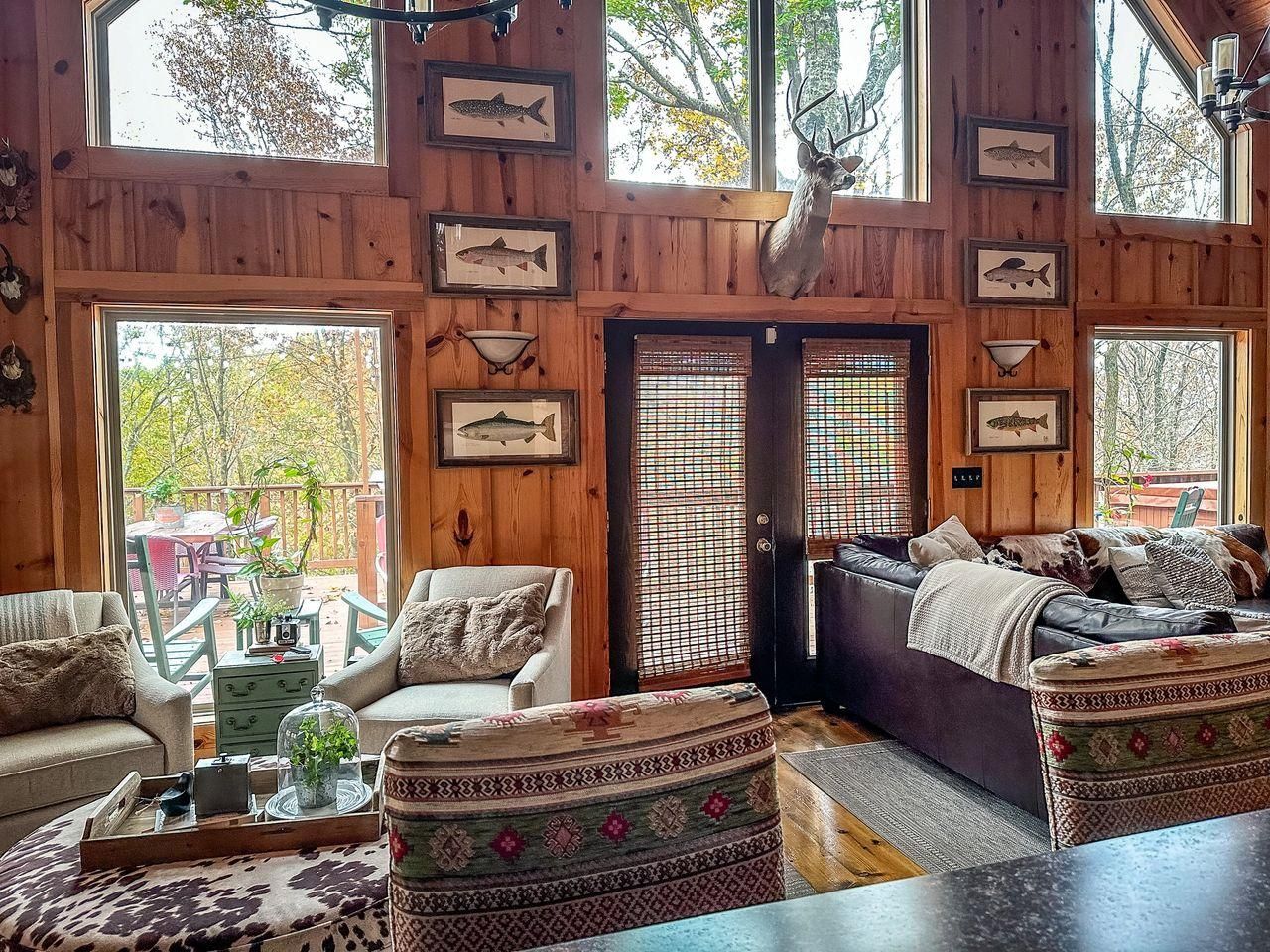 The Shady Pine Cabin in Fountain Run, Kentucky