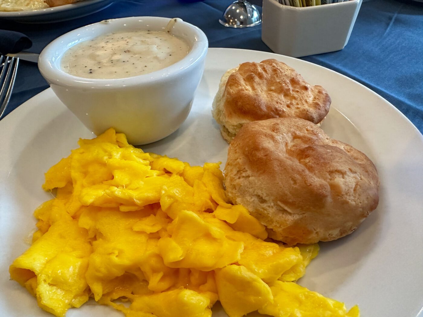 Biscuits-and-grvay-at-Boone-Tavern-in-Berea-Kentucky