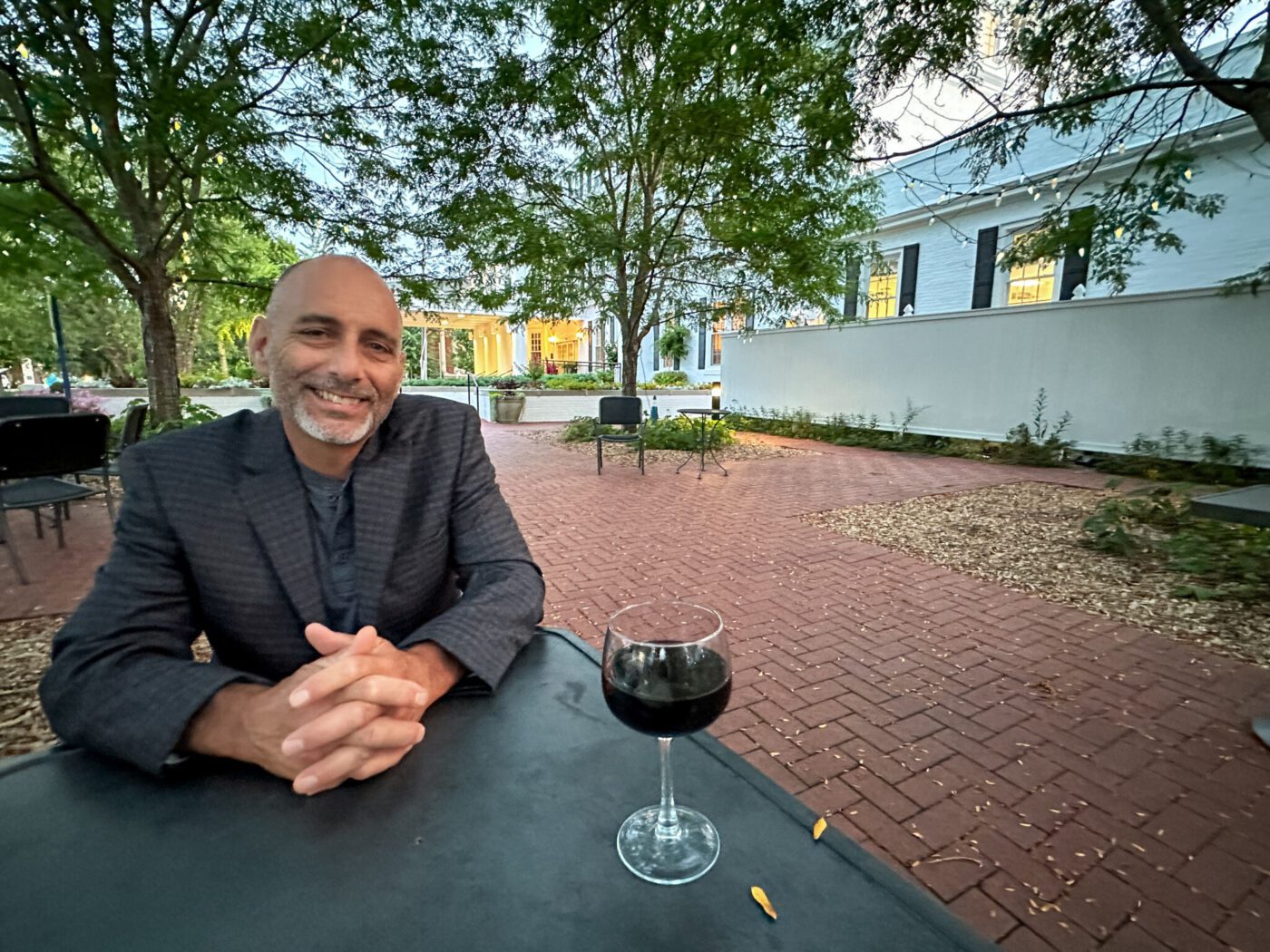 Wine-Outside-at-Boone-Tavern-in-Berea-Kentucky