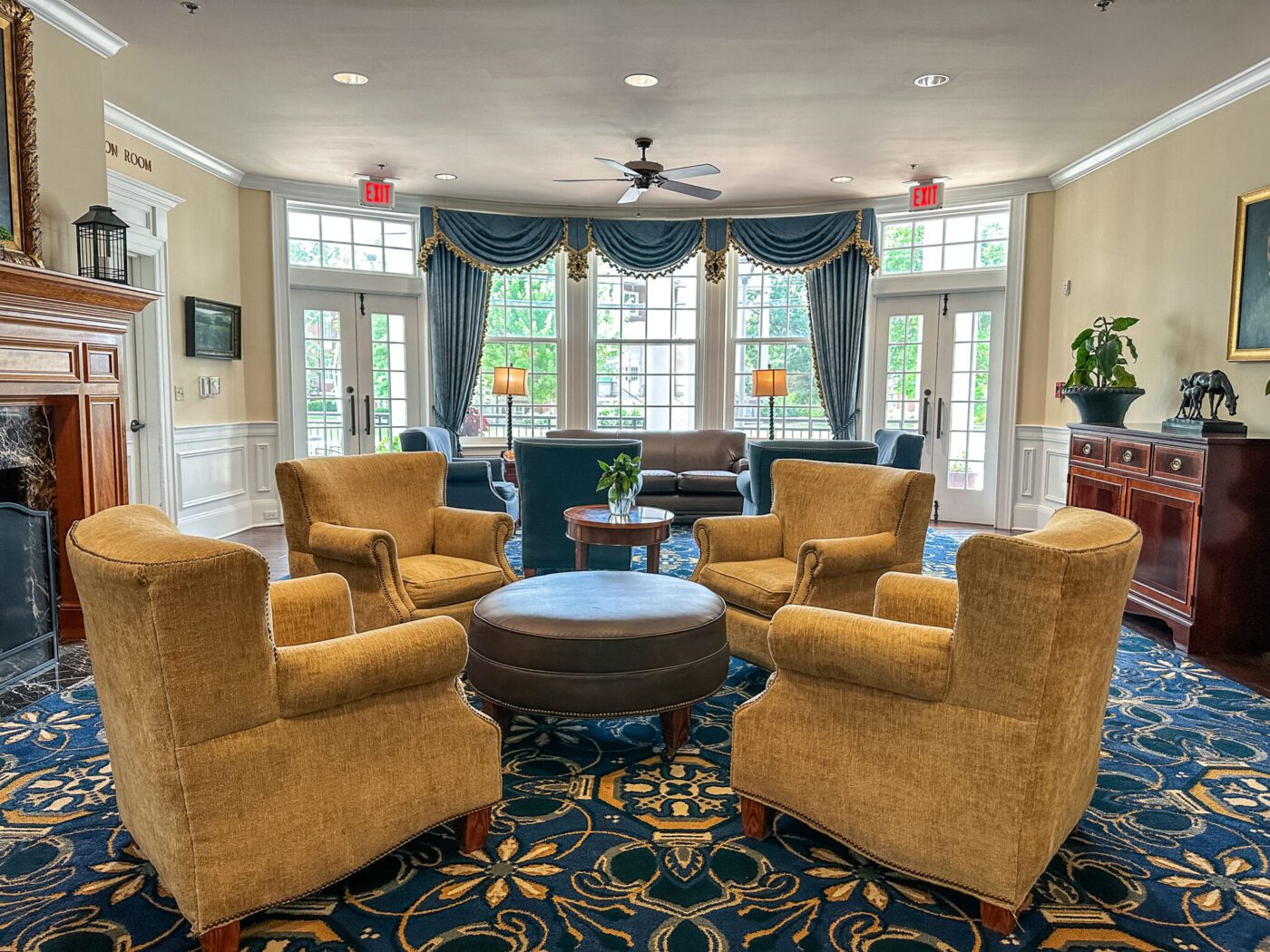 Sitting-area-at-Boone-Tavern