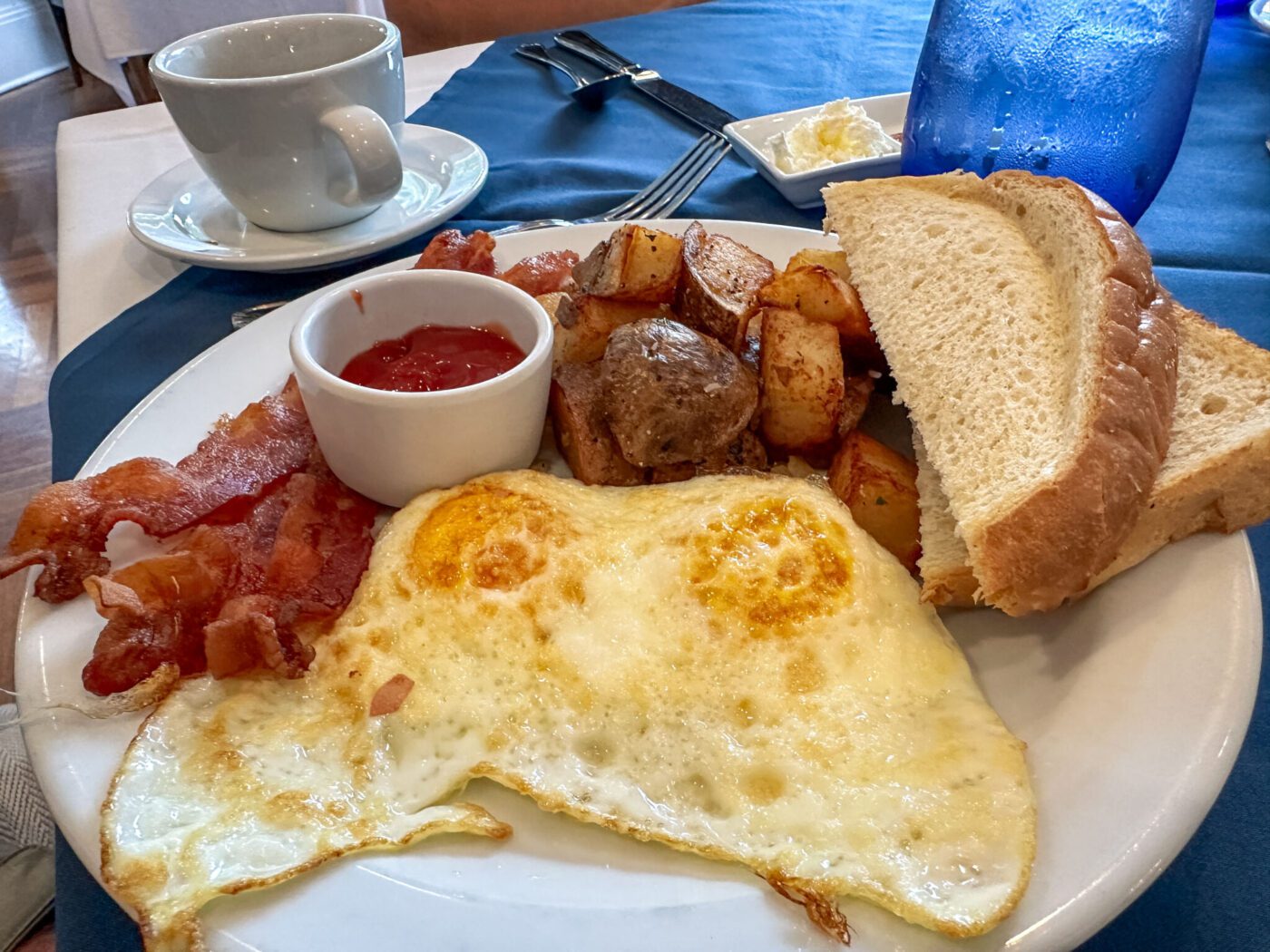 Tavern-breakfast-at-Boone-Tavern-in-Berea-Kentucky