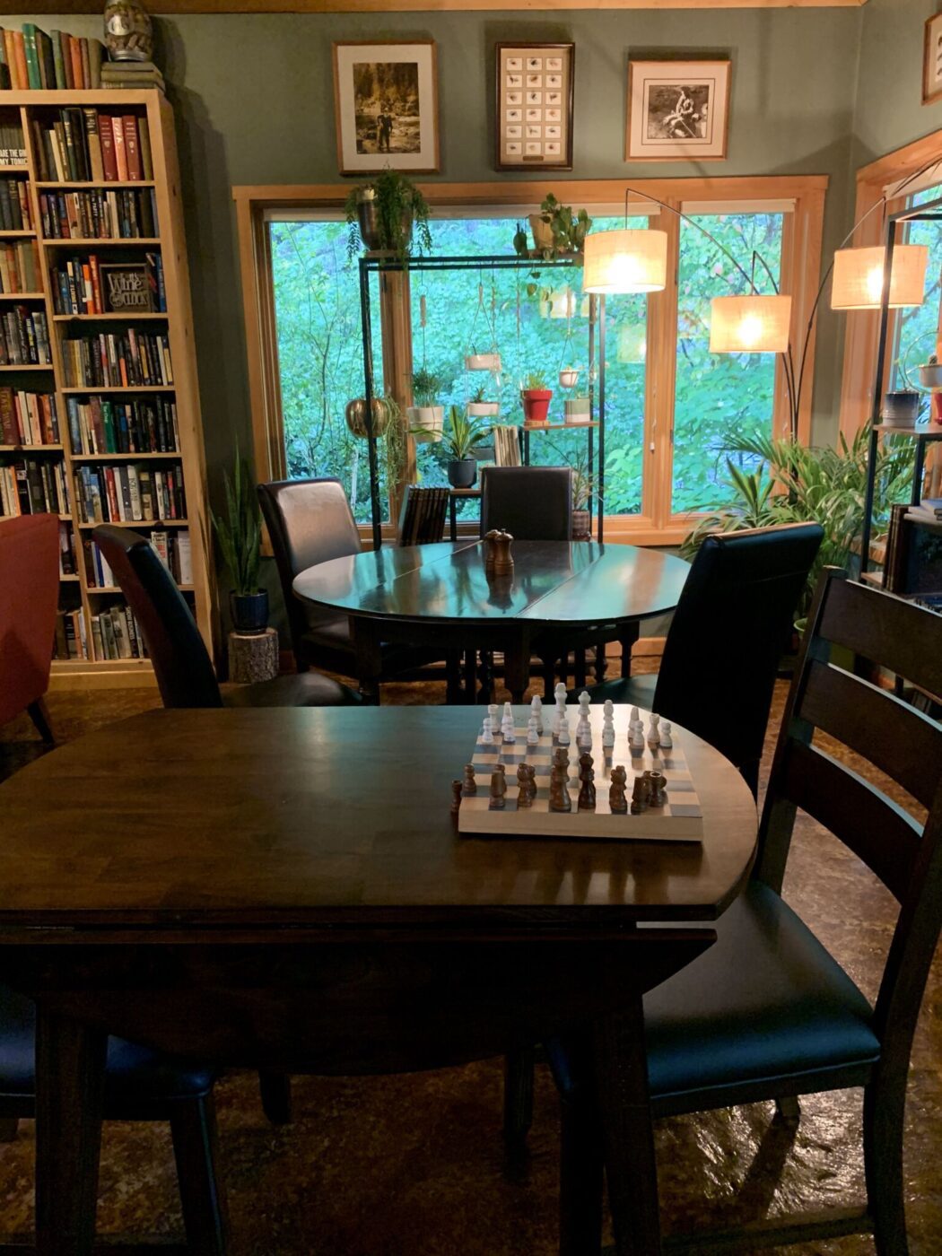 Library Lounge, Steamboat Inn, Idleyld Park, Oregon